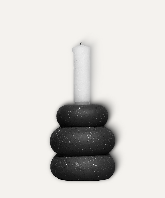 Candelabro gris rústico en concreto